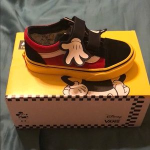 Mickeys Old Sokol Vans